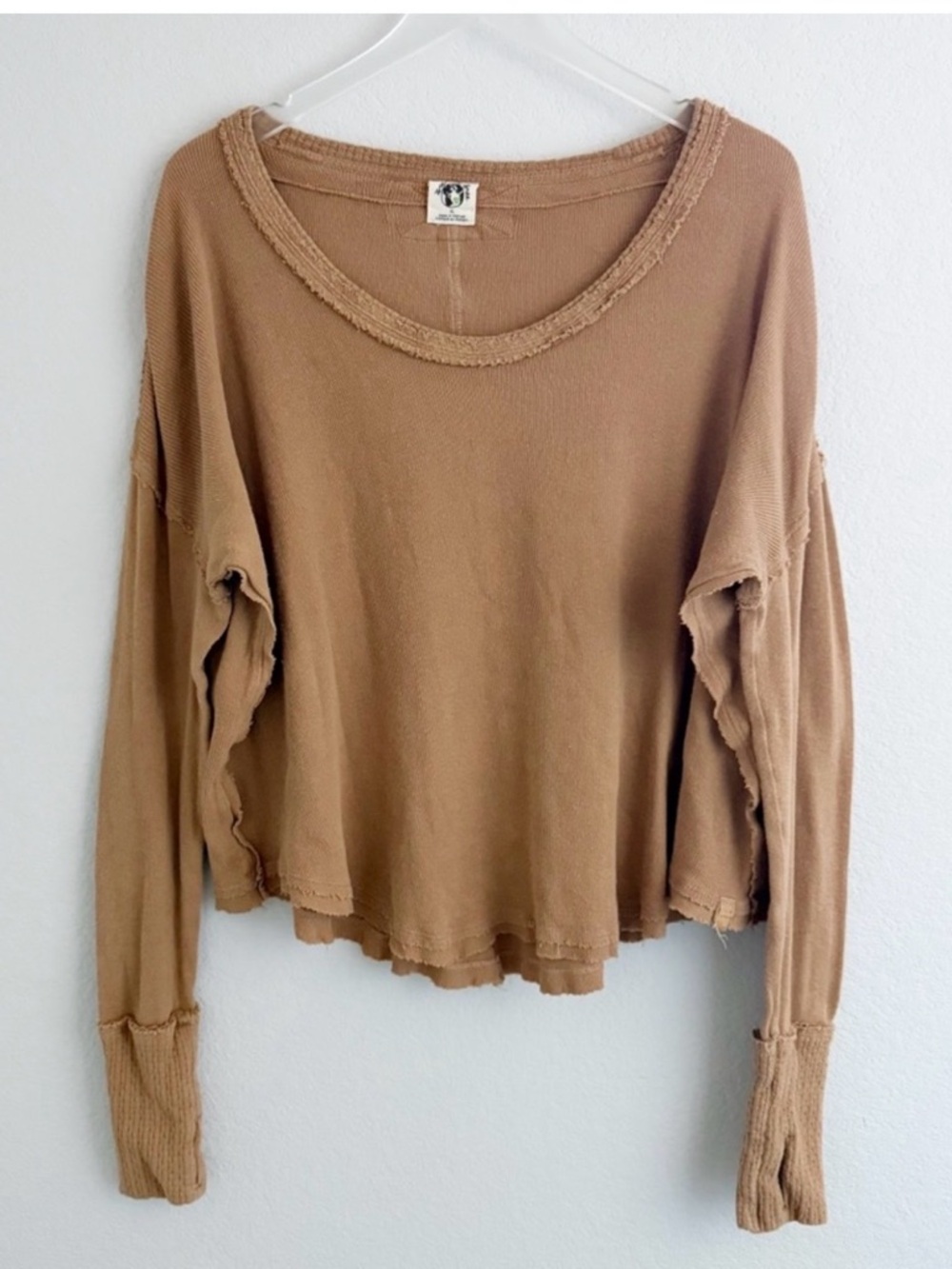 Free People ~ Dark Tan ~ Long Sleeved ~ Comfy ~ Top ~ w/ Thumb Holes - Picture 3 of 9